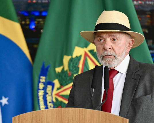 Lula cancela agendas e despacha do Alvorada nesta terça, após passar mal por labirintite