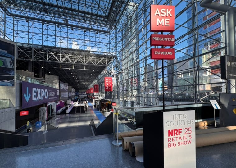 Instalações do Javits Centers recebem estruturas para expositores e áreas do público