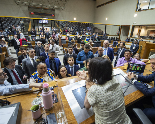 Com manutenção de liminar, projetos de Melo apenas poderão ser votados em fevereiro