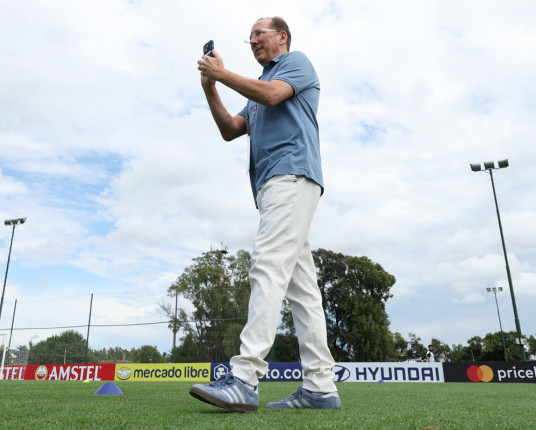 Atrasos geram incômodo, e jogadores do Botafogo ameaçam faltar a apresentação