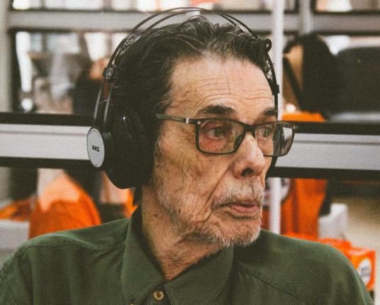 Contando os 50 anos de carreira no RS, Haroldo de Souza celebra trajetória no rádio