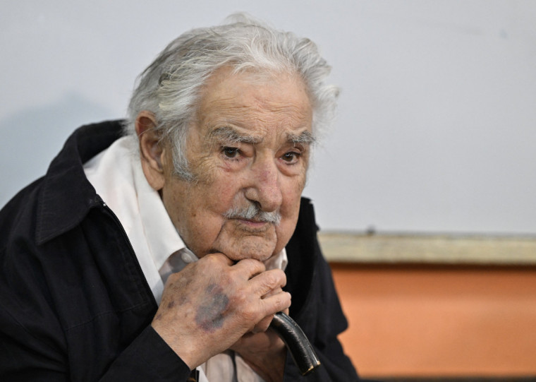 Em abril de 2024, o ex-presidente começou a fazer tratamento contra o tumor no esôfago