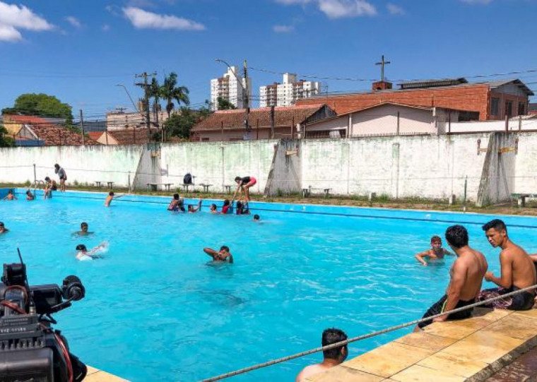 A carteirinha para acesso gratuito deve ser feita diretamente nos locais das piscinas
