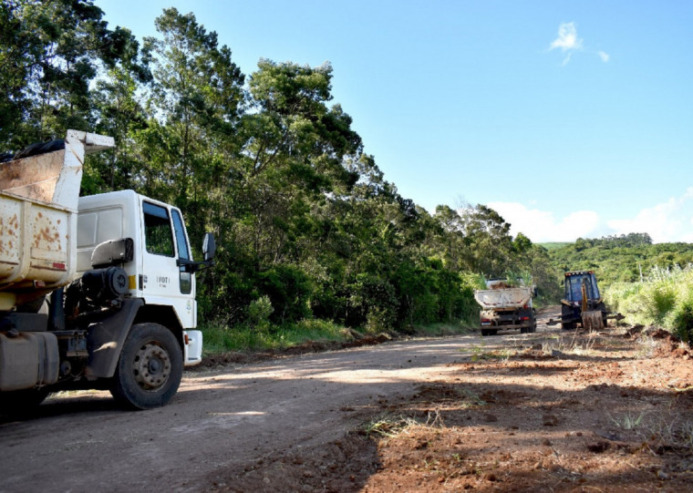 Intervenções incluem a instalação de redes de água e esgoto na localidade