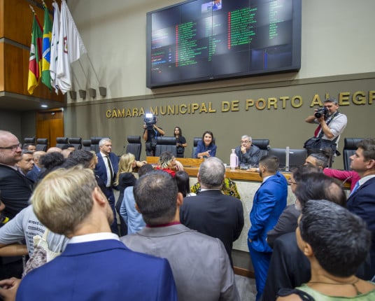 Melo convoca novas sessões extraordinárias para votação de projetos do Executivo