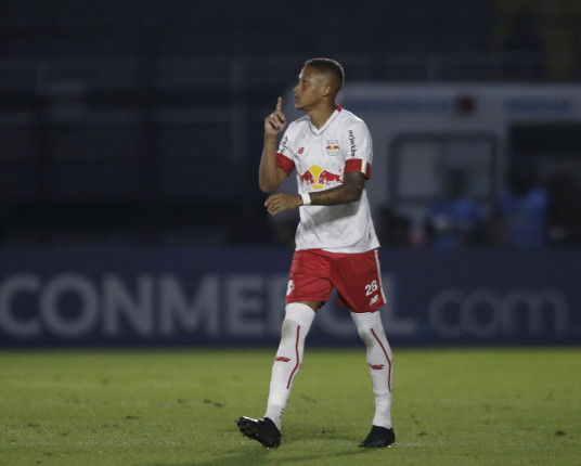 Inter anuncia contratação de Vitinho, primeiro reforço da temporada