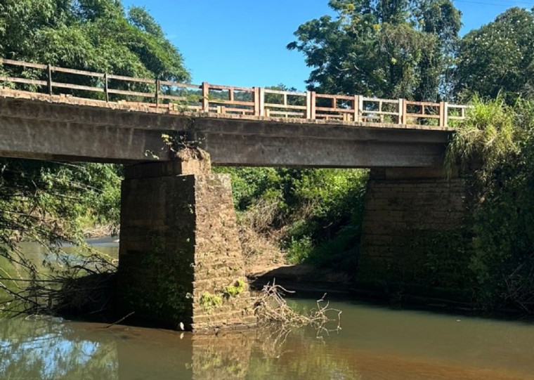 Pilastra central da estrutura foi considerada sem condi&ccedil;&otilde;es para tr&acirc;nsito de ve&iacute;culos