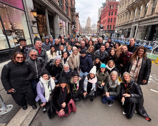 Varejistas gaúchos buscam tendências na NRF em Nova York para 2025 e futuro