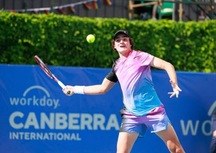 No Australian Open, tenista é o caçula da edição em seu primeiro Grand Slam