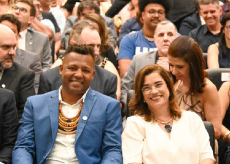 Ursula é a a primeira professora da área de Artes e Filosofia a assumir o cargo máximo da instituição, assim como Pinheiro é o primeiro professor negro na função