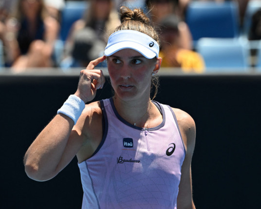 Bia Haddad é surpreendida por russa e se despede do Aberto da Austrália