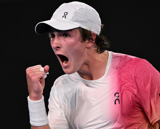 João Fonseca reage, vence argentino e se classifica para as quartas de final do ATP 250 de Buenos Aires