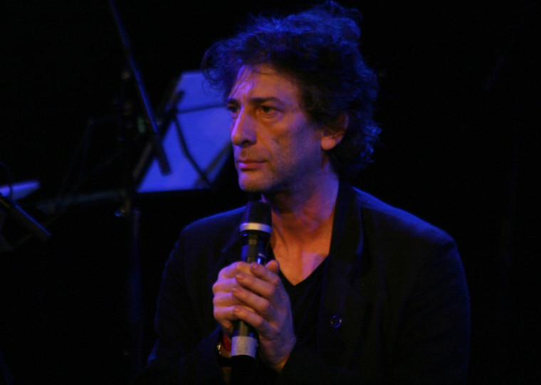 Autor responde a acusa&ccedil;&otilde;es trazidas em reportagem da revista Vulture, associando-o a uma s&eacute;rie de abusos