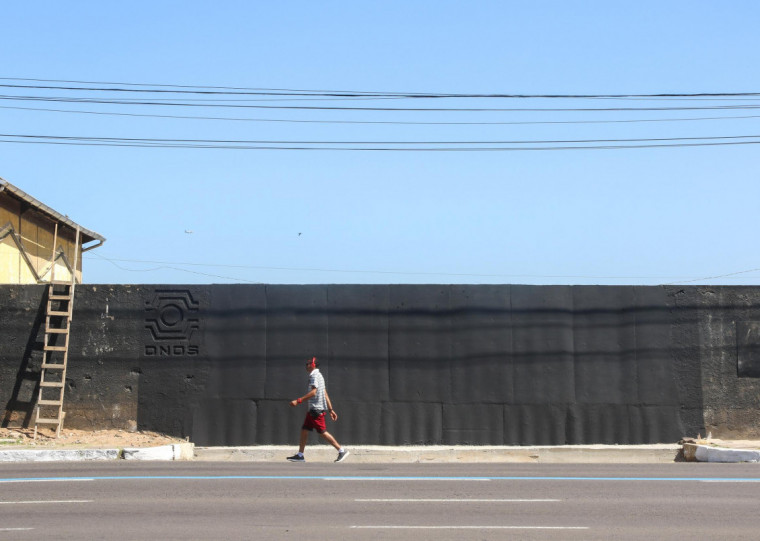 Portão foi substituído por muro de concreto, reduzindo para 13 o número de passagens ao Cais