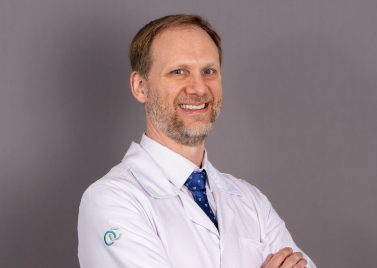 Pedro Liedke, oncologista da Oncoclínicas RS com especialização em pesquisa clínica no Massachusetts General Hospital, de Boston