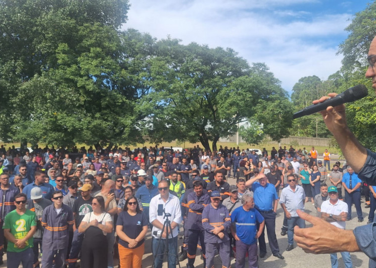 Mobilização em frente à usina aconteceu nesta quarta-feira