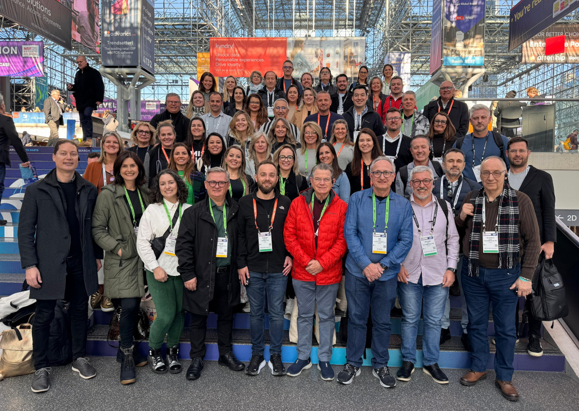 Clássica foto na escadaria do Javits Center marca passagem do RS no evento  | PATRICIA COMUNELLO/ESPECIAL/JC