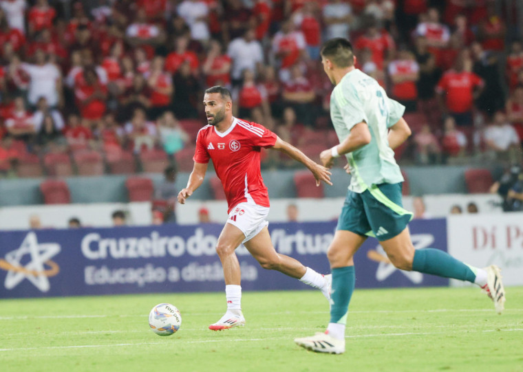 Os paulistas voltaram à carga pelo jogador de 27 anos após a contratação de Neymar