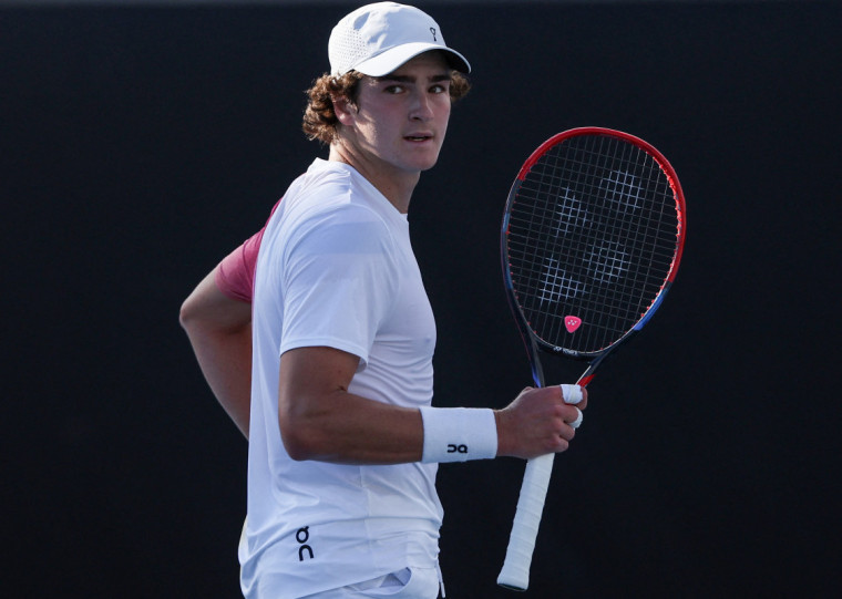 O carioca conquistou o feito com 18 anos, cinco meses e seis dias de vida