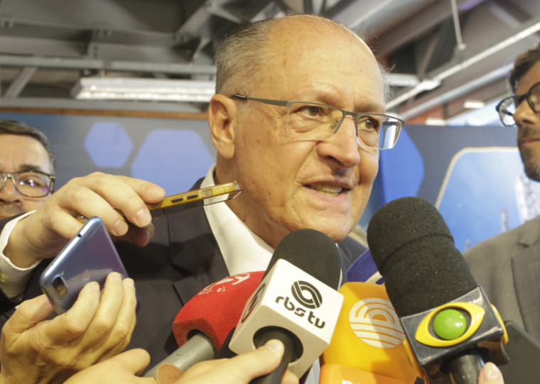 Presidente em exercício também saiu em defesa da nova lei do Imposto de Renda