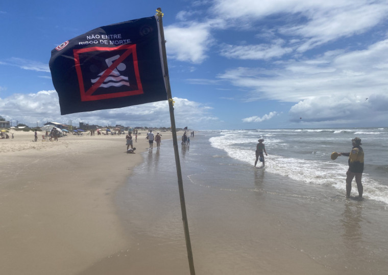 Indicação é cravada em pontos com corrente de retorno