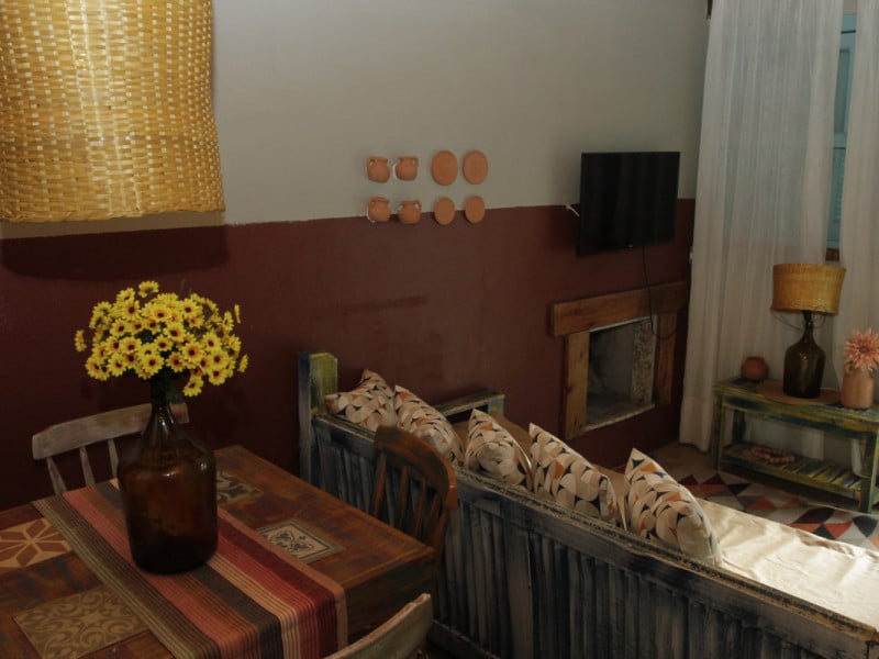  As cabanas tem&aacute;ticas contam com decora&ccedil;&atilde;o especial, ar-condicionado, lareira e TV Foto: EVANDRO OLIVEIRA/JC