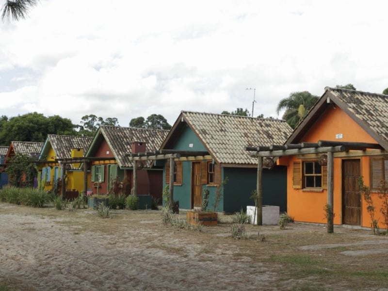 O local disp&otilde;e 12 cabanas para h&oacute;spedes  Foto: EVANDRO OLIVEIRA/JC