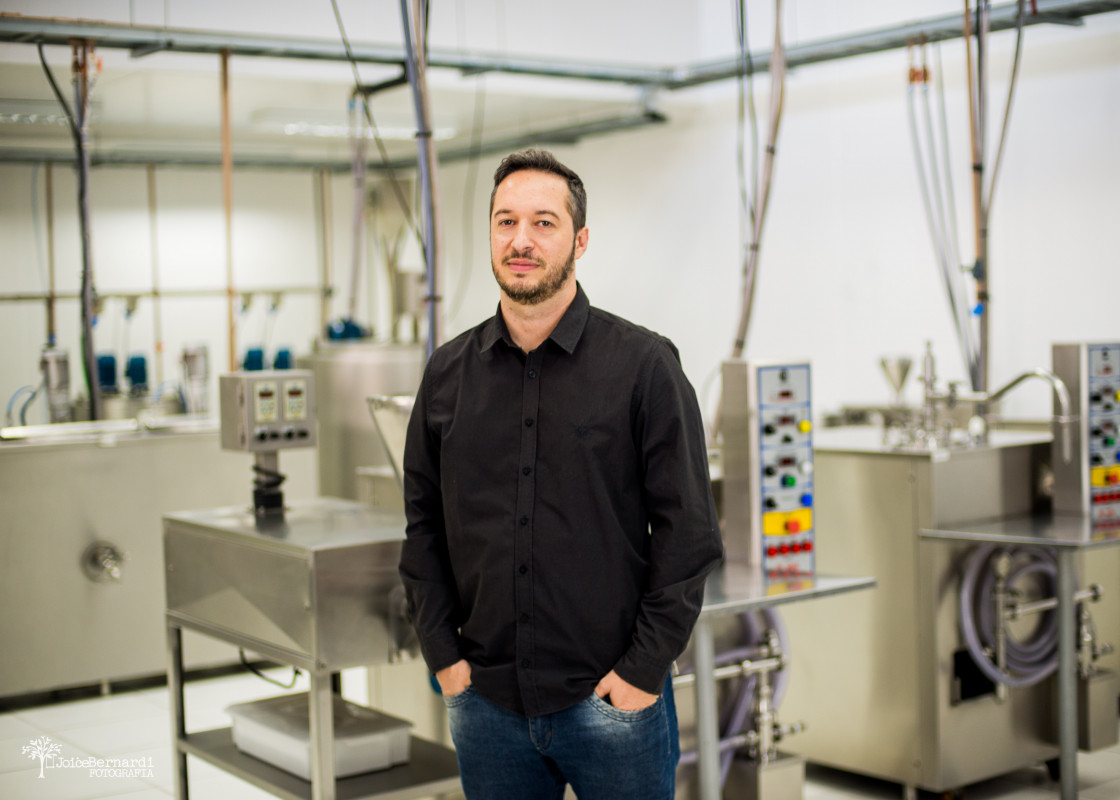 Melatti comemora novo nicho | AGAGEL/Divulga&ccedil;&atilde;o/JC