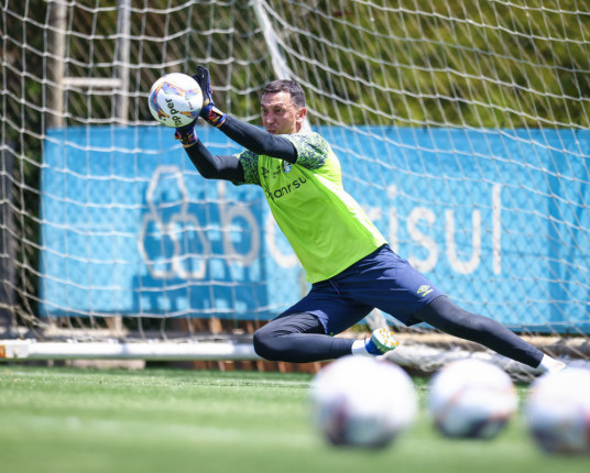 Grêmio confirma saída de Marchesín e encaminha acerto com substituto contestado