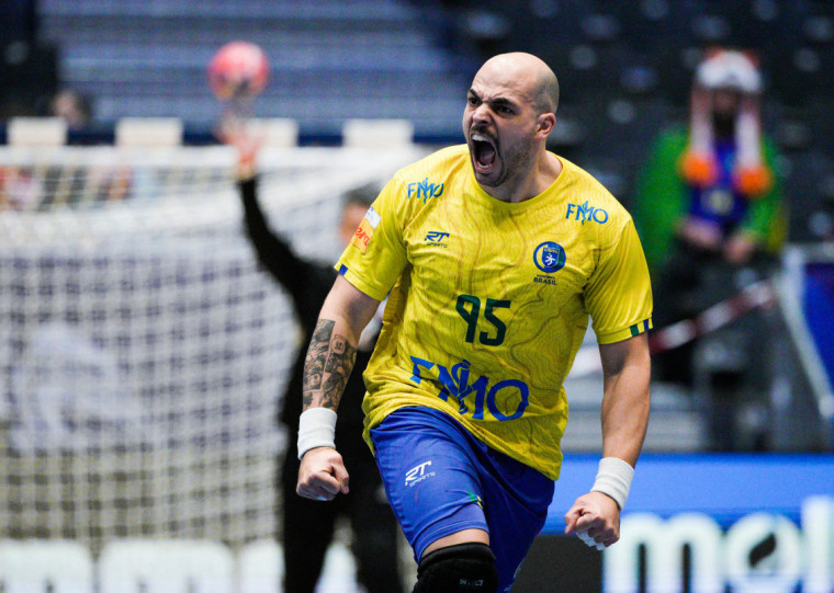 Ao lado de Haniel, Gustavo Rodrigues foi destaque e marcou 5 gols no confronto 