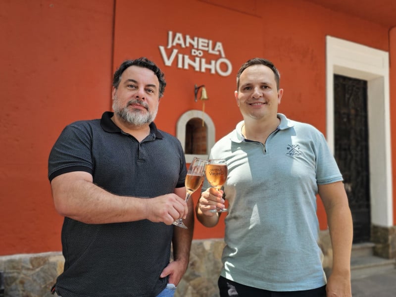 Charles Mendes e Piettro Kayser, sócios à frente da Janela do Vinho Foto: NATHAN LEMOS/JC