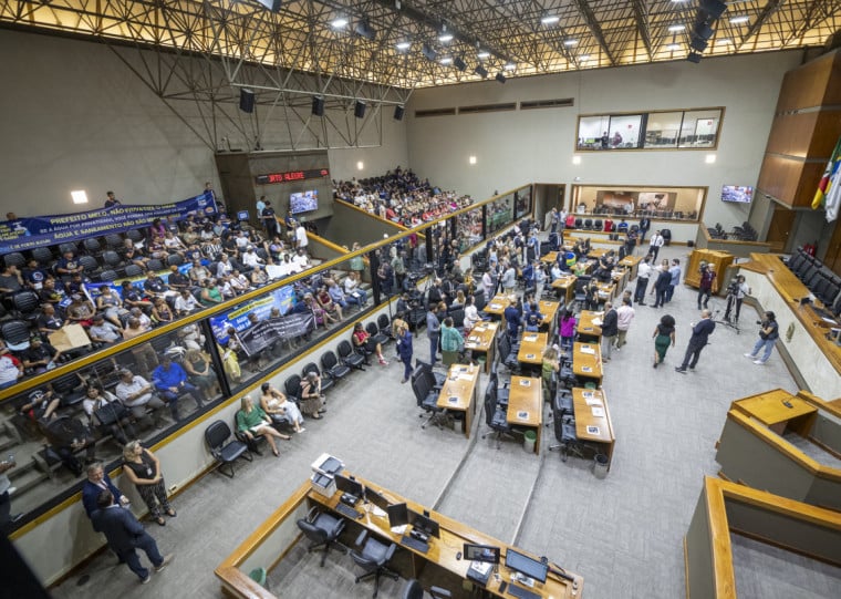 Matéria tramitou com tranquilidade, recebendo 12 abstenções da oposição e 23 votos favoráveis