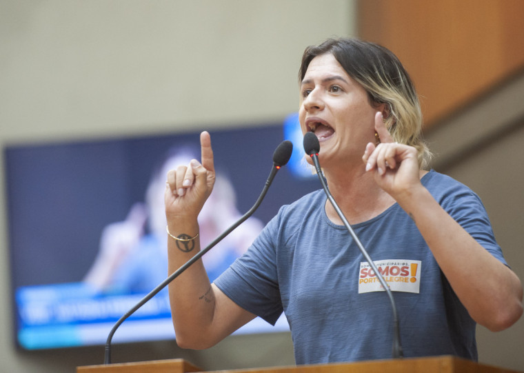 Decisão foi tomada judicialmente após liminar conquistada pela veradora Natasha Ferreira (PT) suspender o trâmite