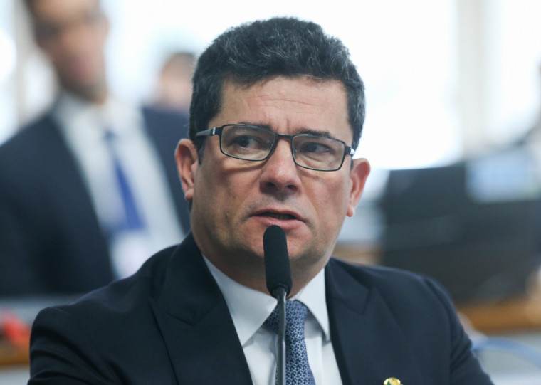 Conforme a denúncia, gravação indicaria insinuação de Moro sobre o magistrado