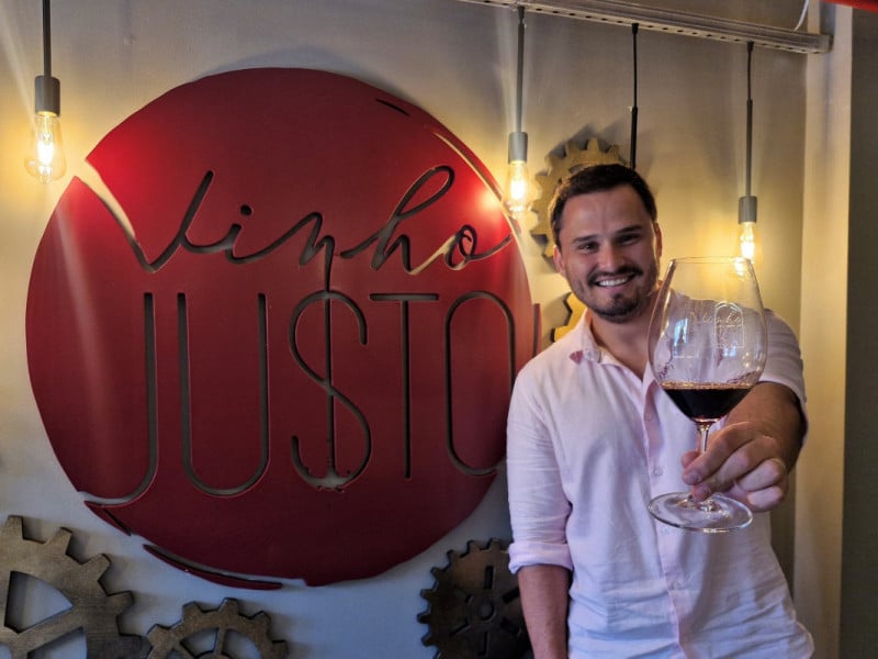 A loja de vinhos localizado ficava no DC Navegantes e, p&oacute;s-enchente, migrou para a avenida Goethe Foto: JULIAFERNANDES/ESPECIAL/JC