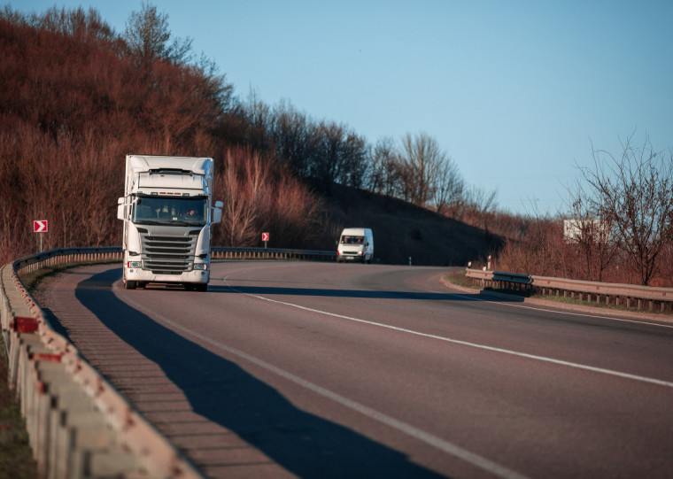 Custo por quilômetro rodado chegou a R$ 6,50 em novembro de 2024, e especialistas projetam uma tendência de alta contínua para o decorrer do ano de 2025