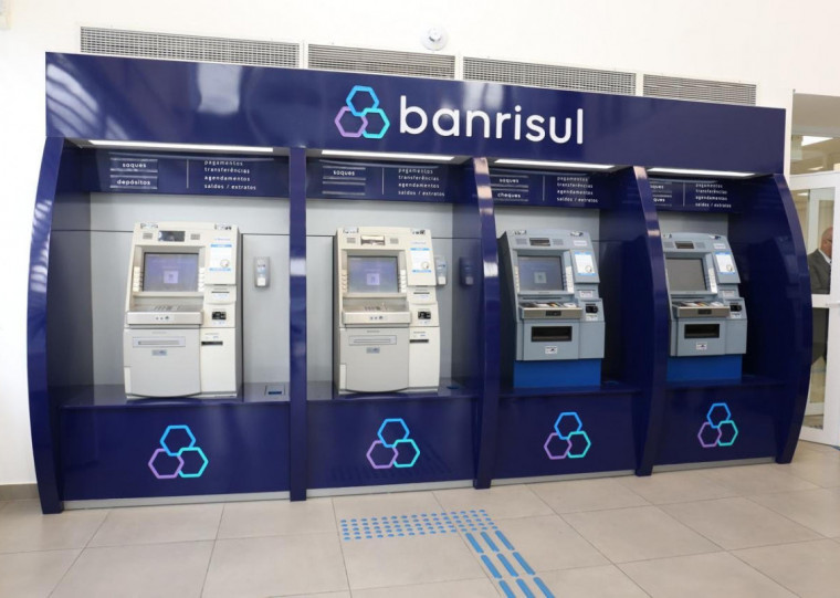 Parte de equipamentos das agências do Banrisul recebeu investimentos, caso da nova sala de autoatendimento da agência Carlos Gomes em Porto Alegre