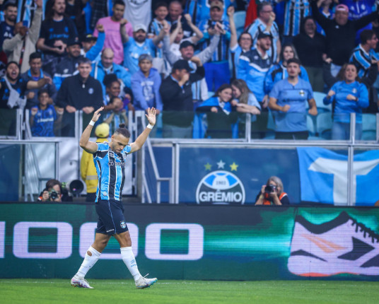 Grêmio goleia o Caxias por 4 a 0 e no primeiro jogo da Arena na temporada
