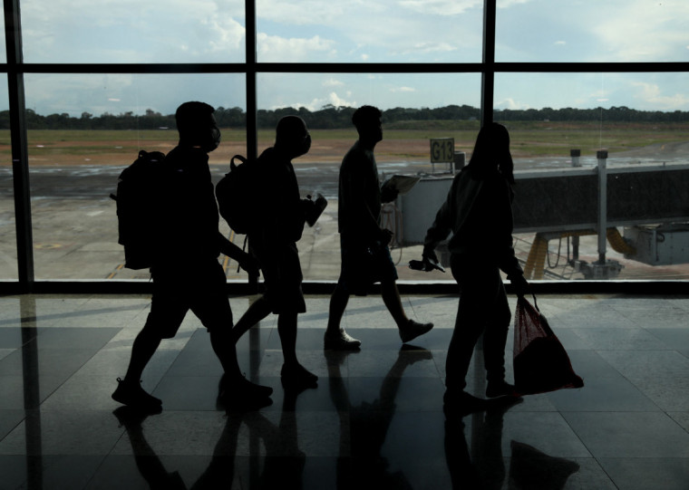 Voo com 158 passageiros, sendo 88 brasileiros, chegou na sexta-feira