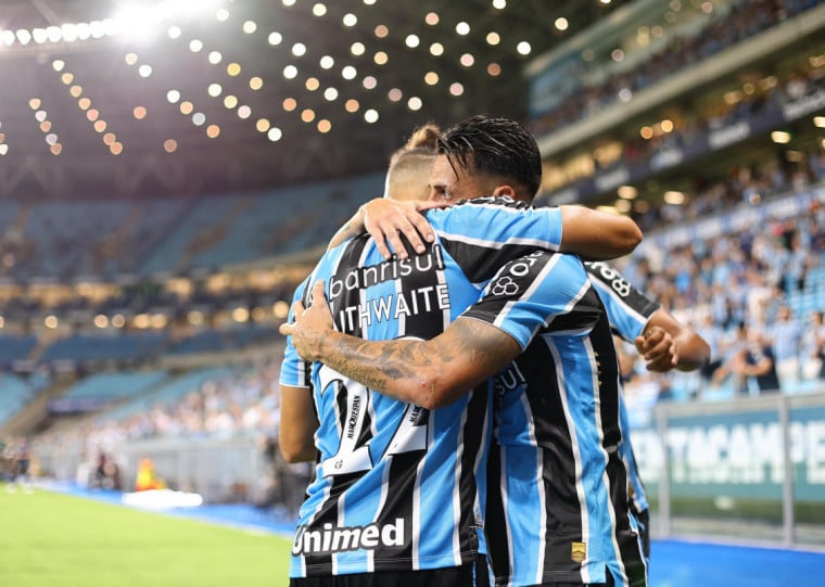 Braithwaite e Pavón marcaram os dois primeiros gols da vitória gremista