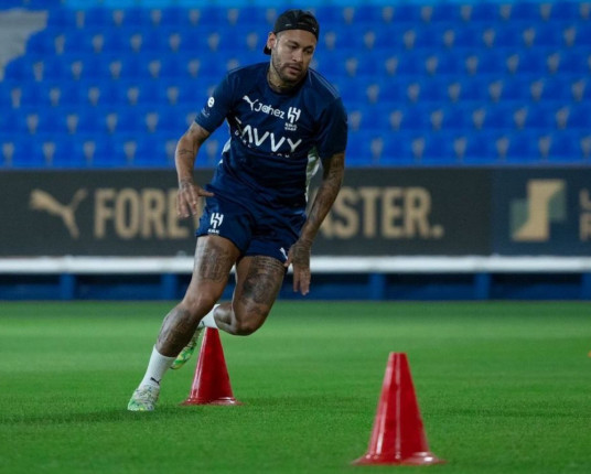 Santos aguarda chegada de Neymar e espera anunciar contratação nesta semana