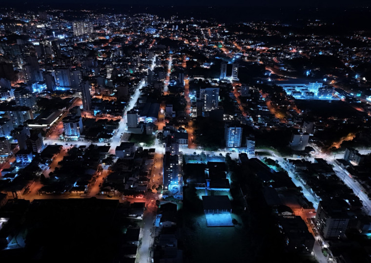 Previs&atilde;o &eacute; que todas as 50 mil lumin&aacute;rias sejam modernizadas at&eacute; outubro