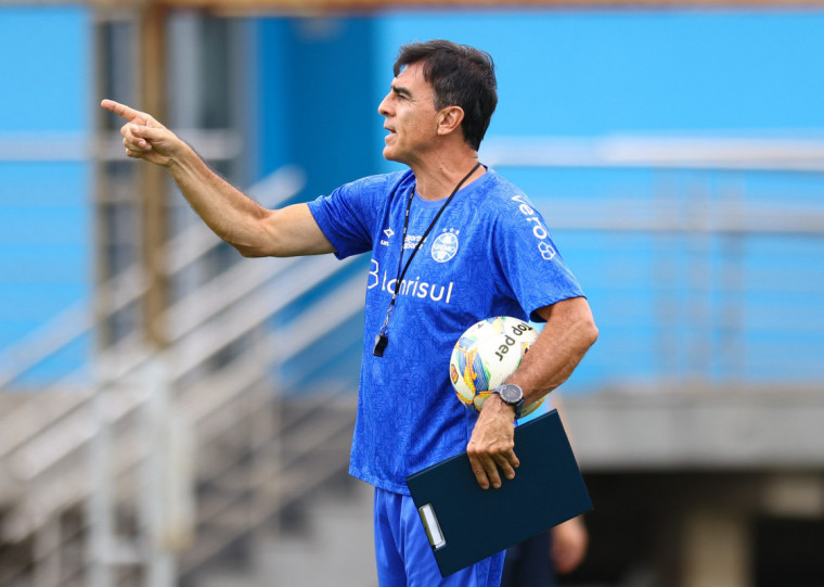 Para o iminente duelo, técnico Quinteros pode preservar algumas peças