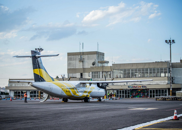 Equipes v&atilde;o trabalhar &agrave; noite, a fim de manter a opera&ccedil;&atilde;o do terminal