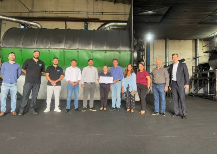  Por meio da decomposição da borracha, é possível transformar o pneu em suas matérias primas separadamente