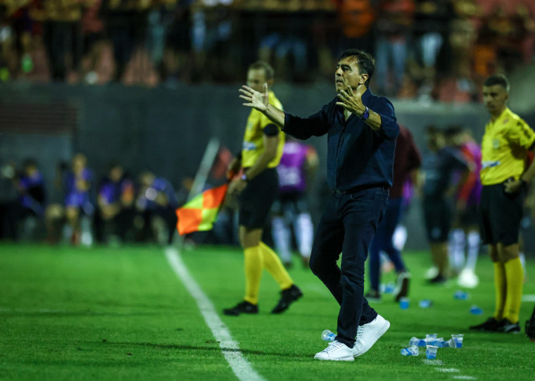 Técnico Gustavo Quinteros escalou uma equipe majoritariamente reserva nesta quarta (29)