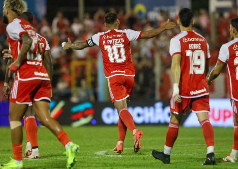 Alan Patrick foi o autor do primeiro gol do Colorado, em cobrança de pênalti