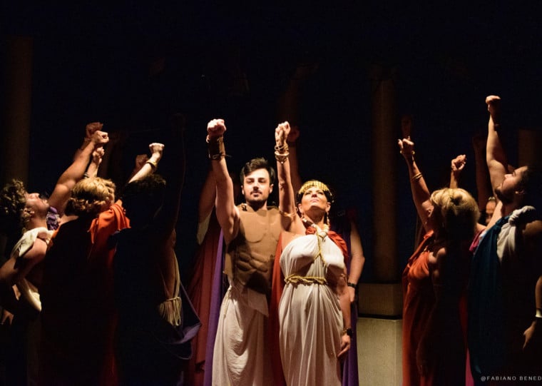 Peça escrita pelo grego Aristófanes está na programação do Porto Verão Alegre