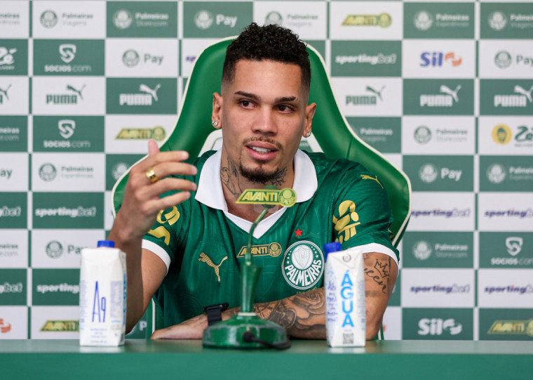 Atacante foi apresentado como principal reforço do Alviverde para 2025