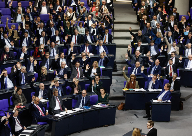 A chamada "Lei de Limitação de Influxo" teve 350 votos contrários, 338 a favor e 5 abstenções